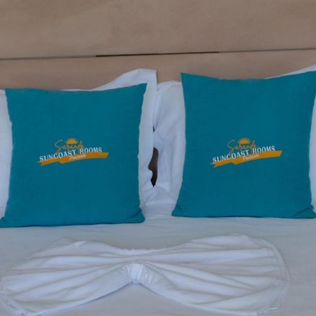 Suncoast Rooms Port Side ساراندا المظهر الخارجي الصورة