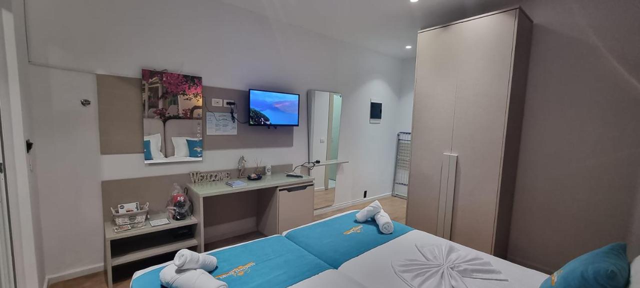 Suncoast Rooms Port Side ساراندا المظهر الخارجي الصورة