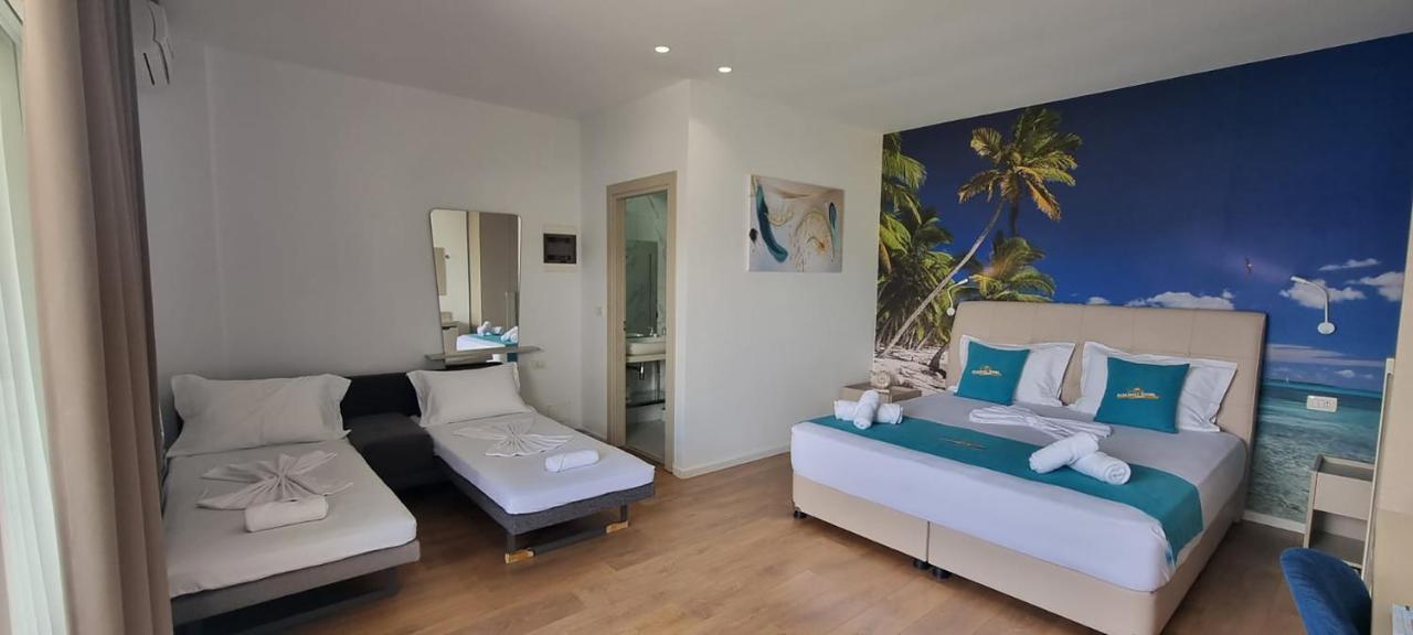 Suncoast Rooms Port Side ساراندا المظهر الخارجي الصورة