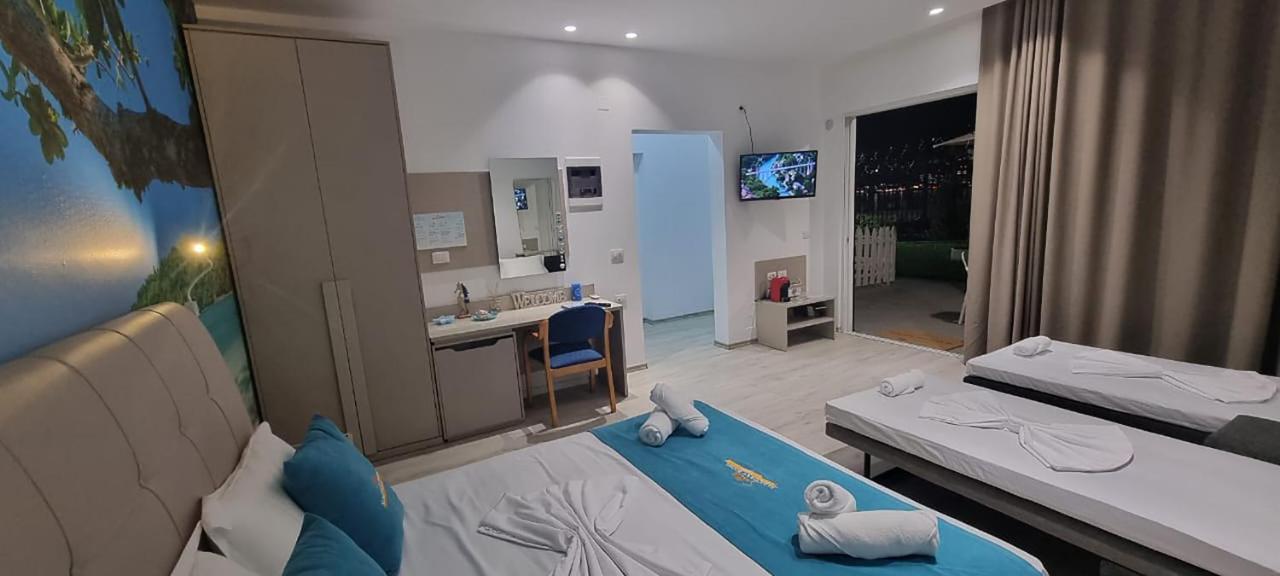 Suncoast Rooms Port Side ساراندا المظهر الخارجي الصورة