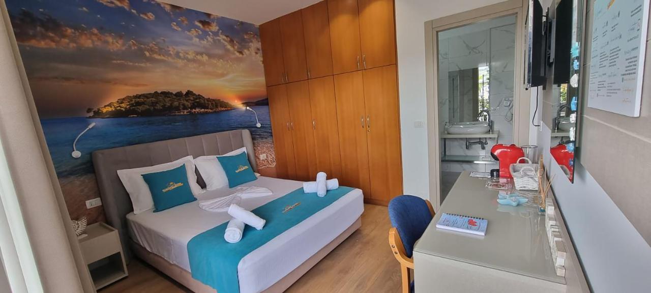 Suncoast Rooms Port Side ساراندا المظهر الخارجي الصورة