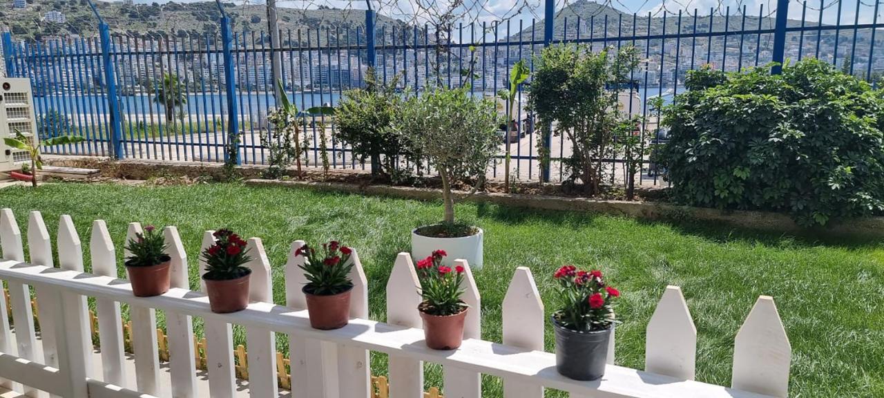 Suncoast Rooms Port Side ساراندا المظهر الخارجي الصورة