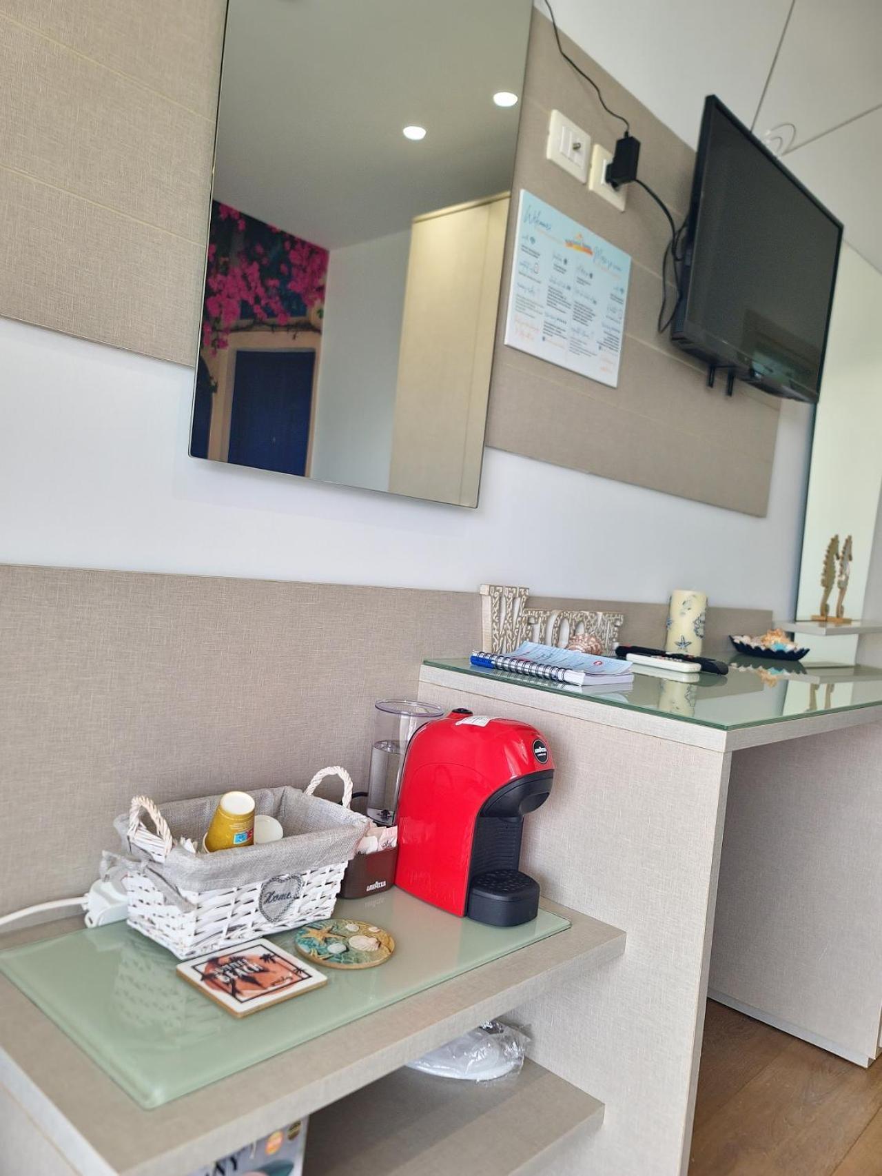 Suncoast Rooms Port Side ساراندا المظهر الخارجي الصورة